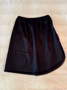 Vanity Fair- Black Nylon Half Slip with Lace Hem - Size: Small